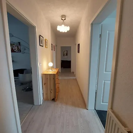 Daire Gemuetliche Vier-zimmer-ferienwohnung 