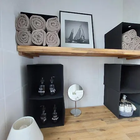 公寓 Gemuetliche Vier-zimmer-ferienwohnung 