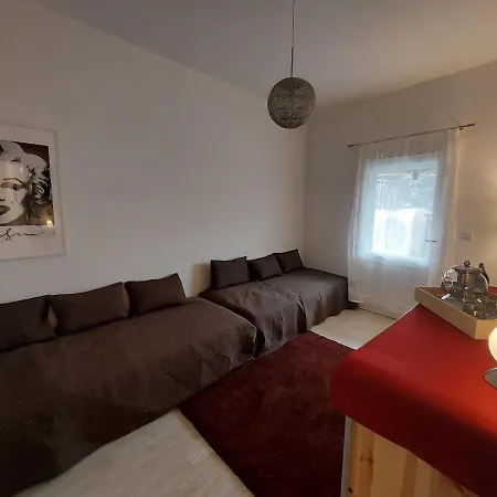 Daire Gemuetliche Vier-zimmer-ferienwohnung 