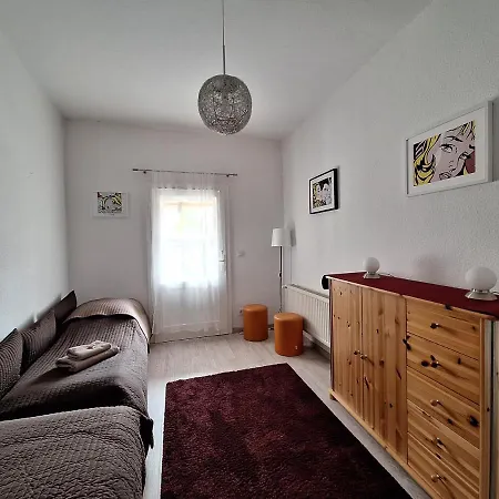 Gemuetliche Vier-zimmer-ferienwohnung 